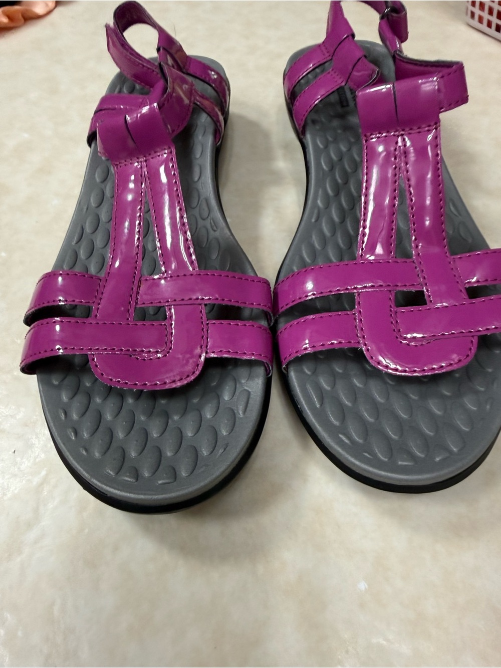 Clarks Sonar Aster sandals in a vibrant purple patent finish size 9 - Picture 2 of 9